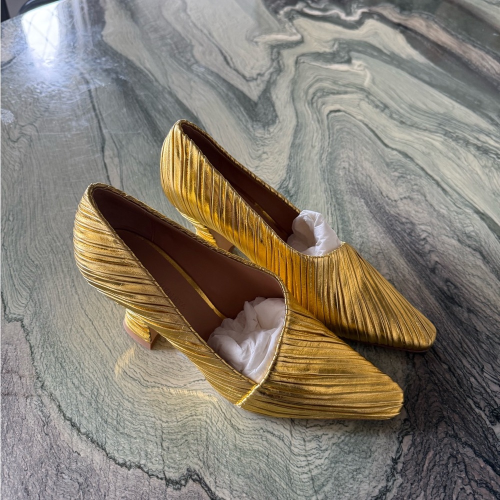 Bottega Veneta Gold Almond Metallic Bark Pumps - Picture 2 of 6